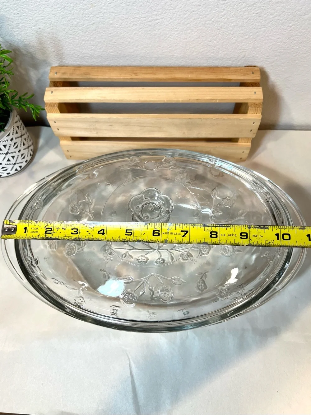 Anchor Hocking “Savannah” Clear Glass Lidded 2-Qt Casserole Dish | Embossed